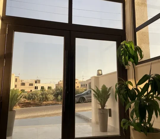 Deluxe ground floor apartment with modern finishing, 135 sqm, at a special price and long-term warranty