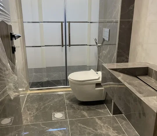 Deluxe ground floor apartment with modern finishing, 135 sqm, at a special price and long-term warranty